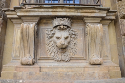 Moving on to Firenze, we find another noble lion on the façade of the Palazzo Pitti.